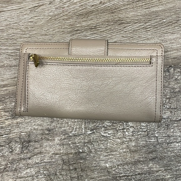 Used like new fossil wallet - Picture 3 of 3